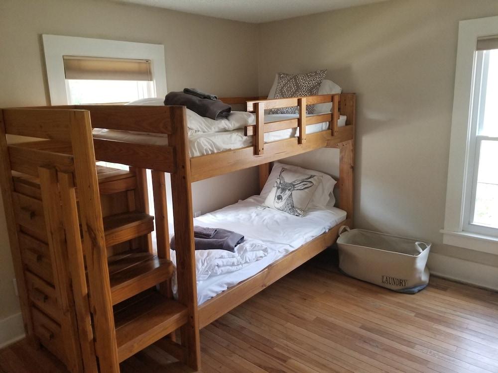 Beautiful Ellicottville Scenic Farmhouse Near Town Pet Policy