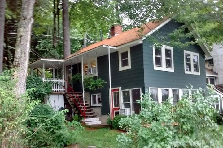 Pet Friendly Waterfront 3/2 Cottage with Canoe/Kayak