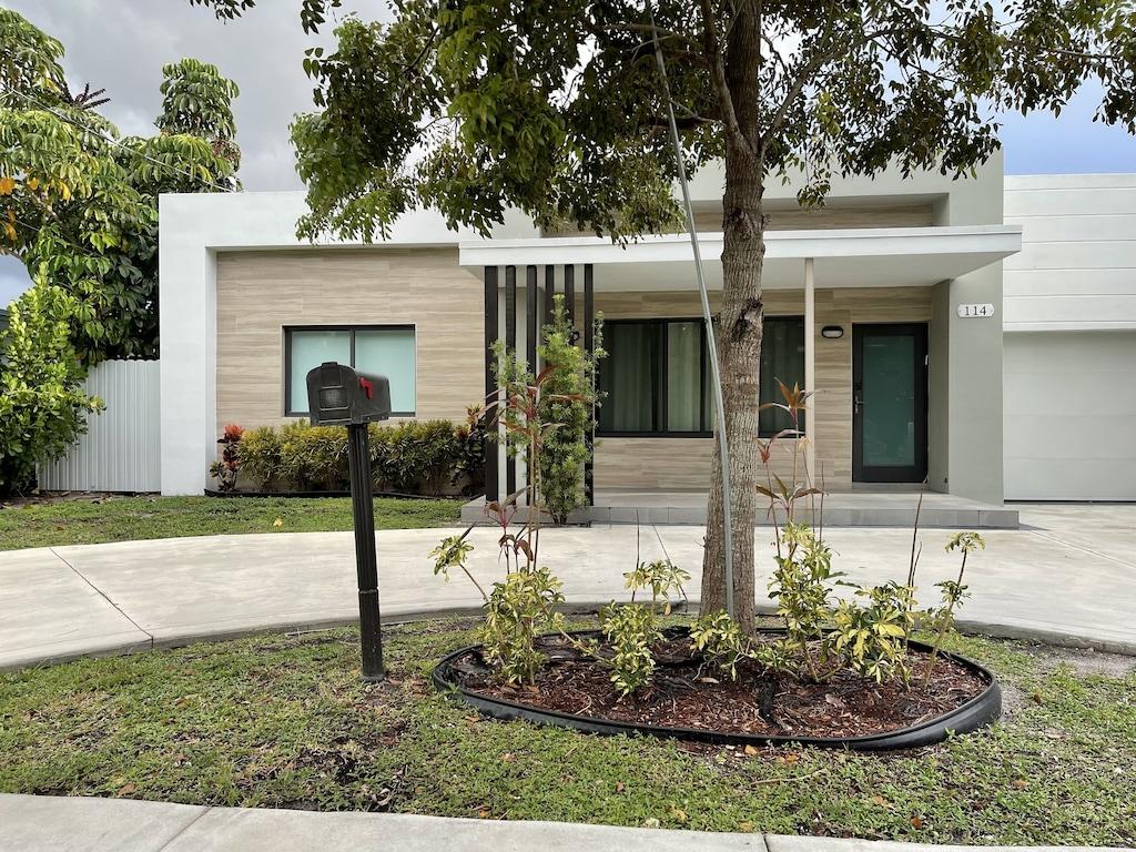 Hallandale Vacation Home Pet Policy