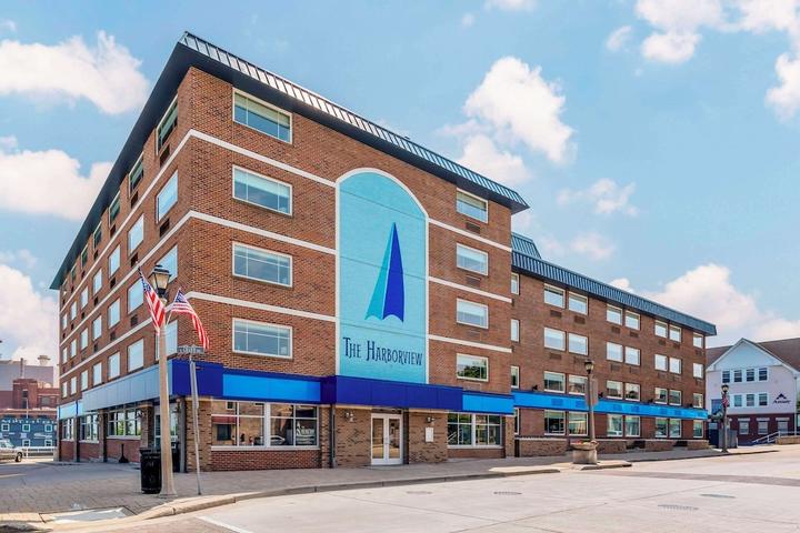 Pet Friendly The Harborview Ascend Hotel Collection