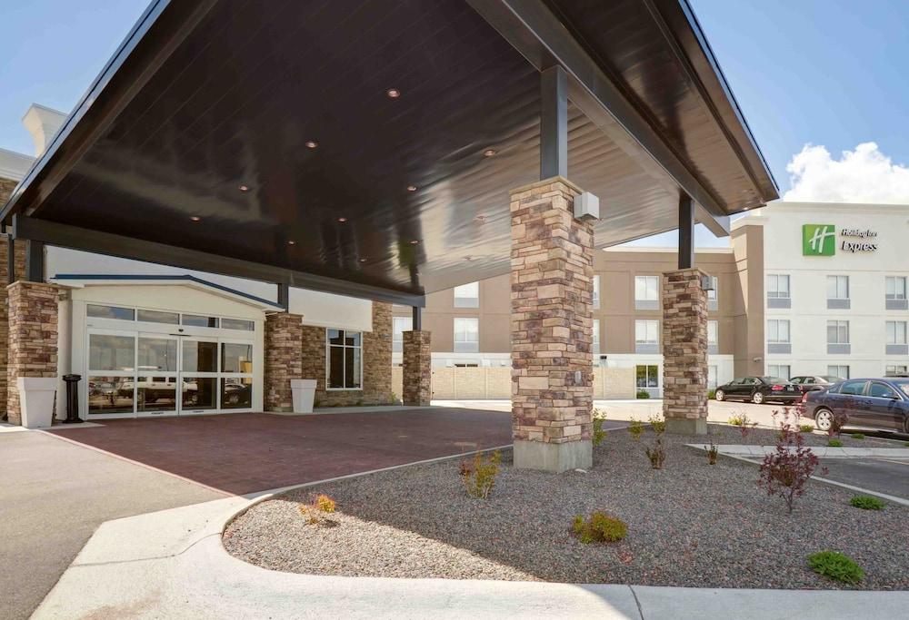Holiday Inn Express Hotel & Suites North Platte Pet Policy