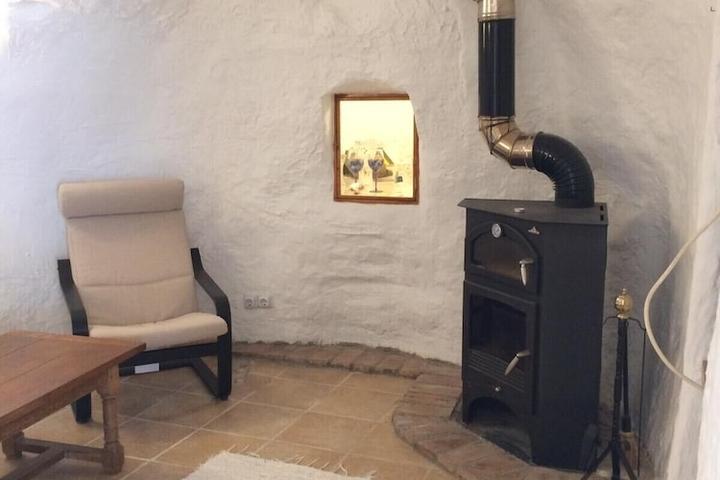 Pet Friendly Tranquil Cave House in Beautiful Countryside