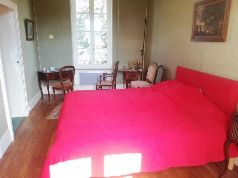 Pet Friendly Bourgeois House with Large Garden