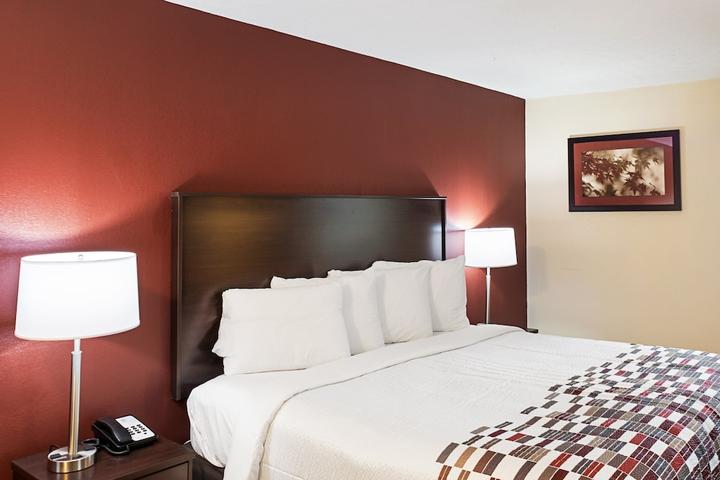 Pet Friendly Red Roof Inn Indianapolis East