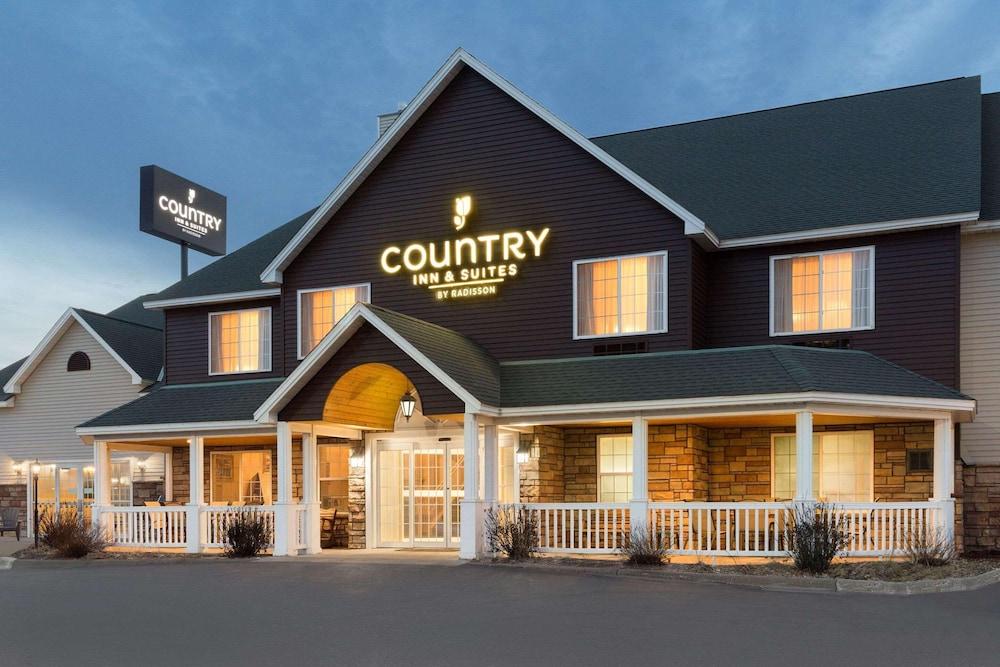 Pet Friendly Country Inn & Suites by Radisson Little Falls Mn