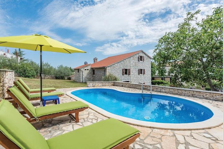 Pet Friendly Beautiful 5BR Home in Markovac with WiFi