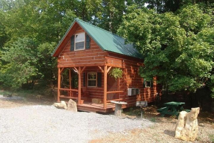 Pet Friendly Hickory Hollow Log Cabin by Garden of the Gods