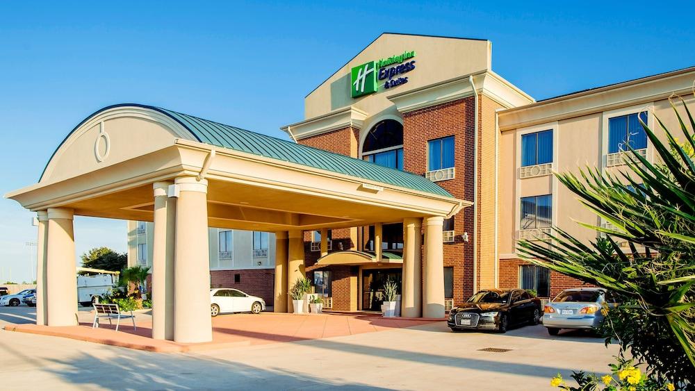 Pet Friendly Holiday Inn Express & Suites Waller - Prairie View an IHG Hotel