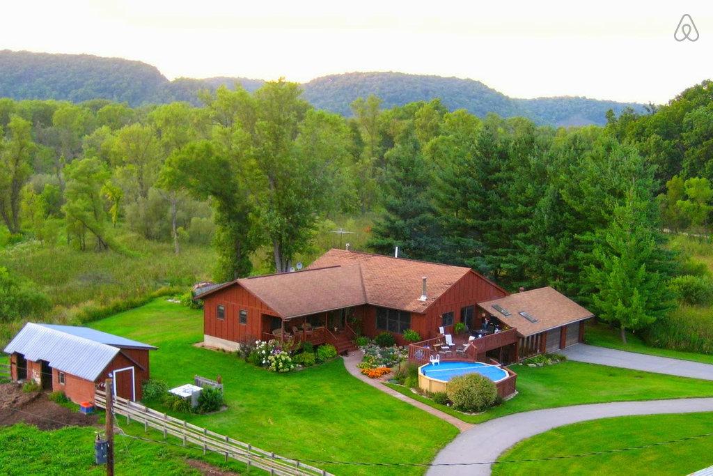 Lansing Airbnb Rentals Pet Policy