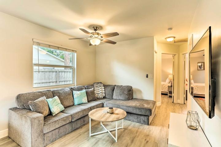 Pet Friendly Townhome with Patio Close to the Beach