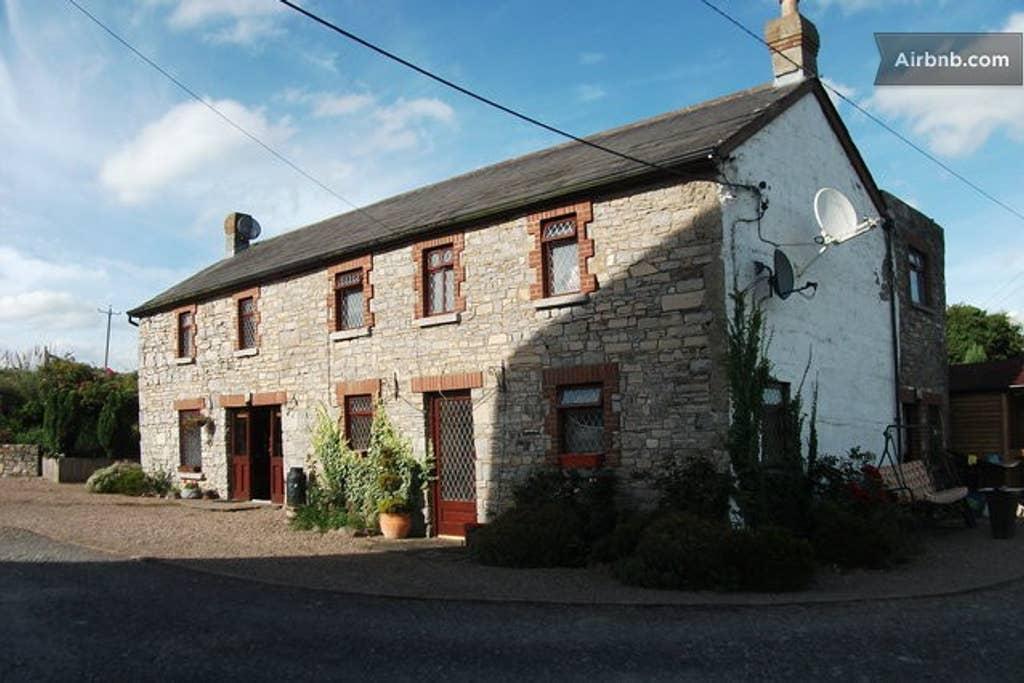 Navan Airbnb Rentals Pet Policy