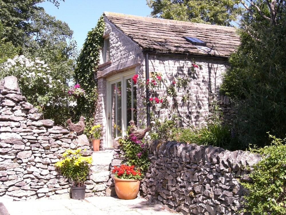 Pet Friendly Swallow Barn Holiday Cottage 