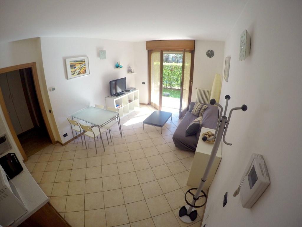 Pet Friendly Lovely Apartement with Little Garden