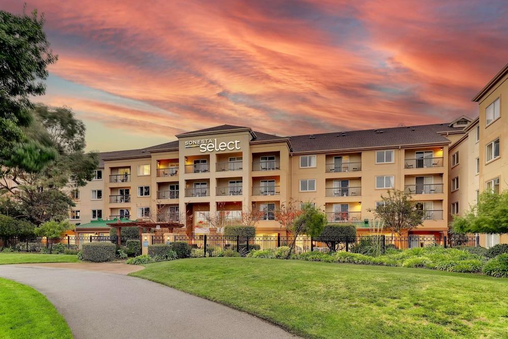 Pet Friendly Sonesta Select San Francisco Airport Oyster Point Waterfront