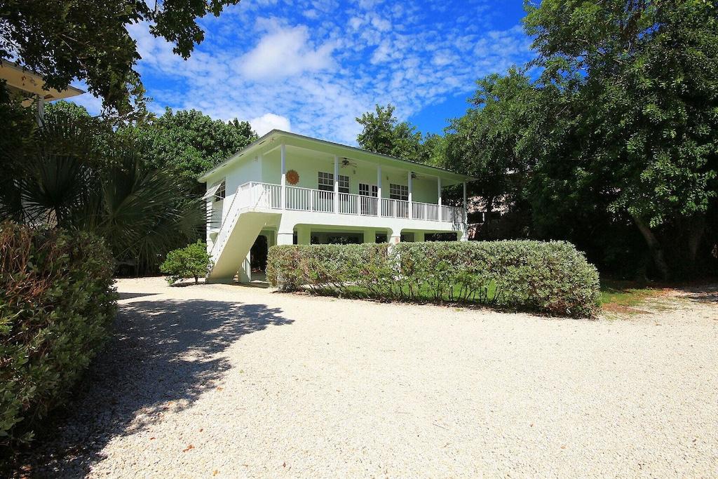 Alligator Reef Lobster Home Pet Policy