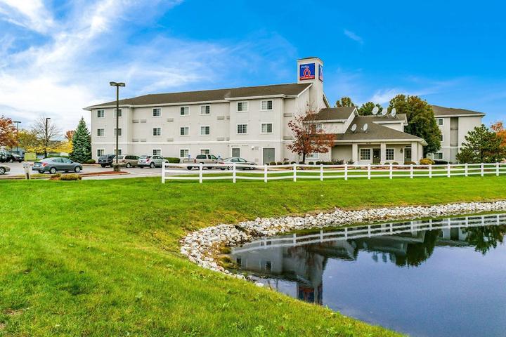 Pet Friendly Motel 6 Fishers IN - Indianapolis