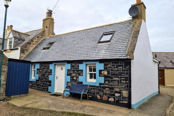 Pet Friendly Traditional Cottage Close to Harbour & Beach