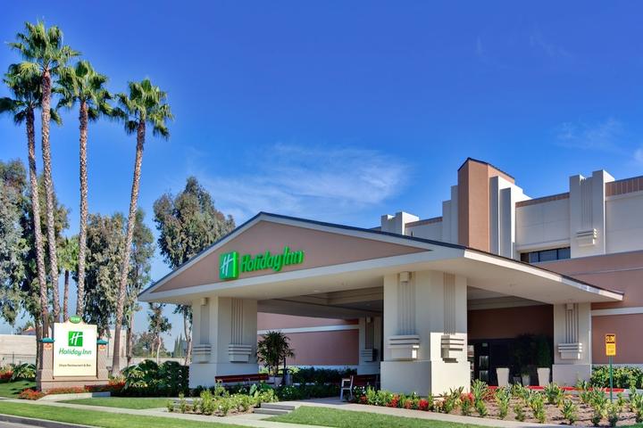 Pet Friendly Holiday Inn Hotel & Suites Anaheim an IHG Hotel