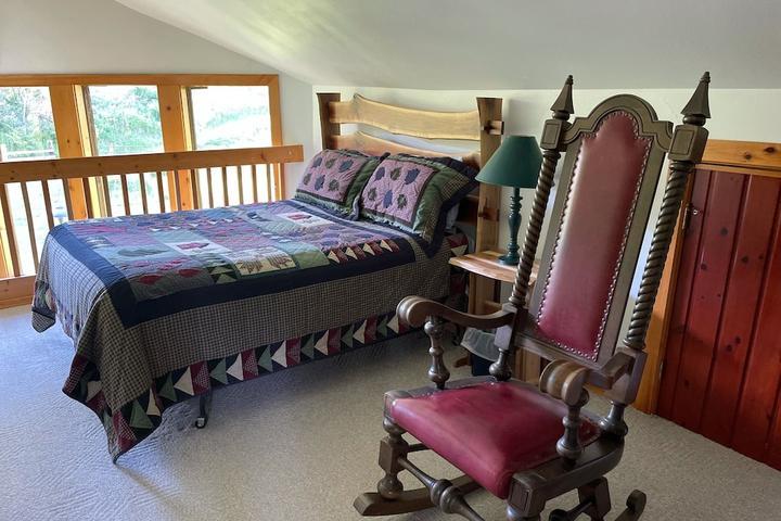 Pet Friendly Upper Place Vacation Cottage
