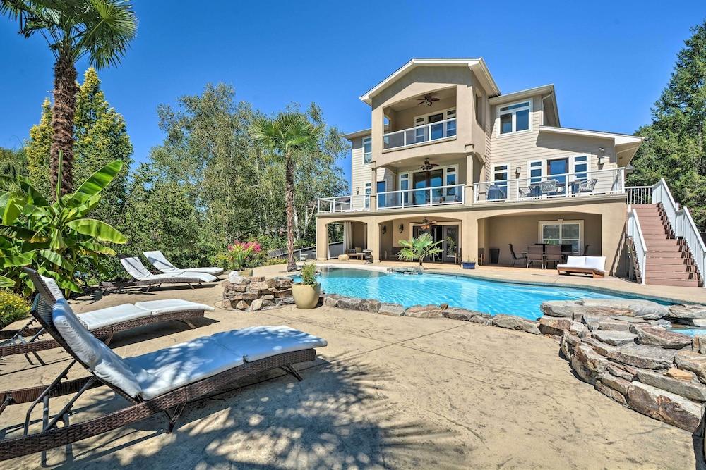 Luxe Grants Pass Getaway With Riverfront Views Pet Policy