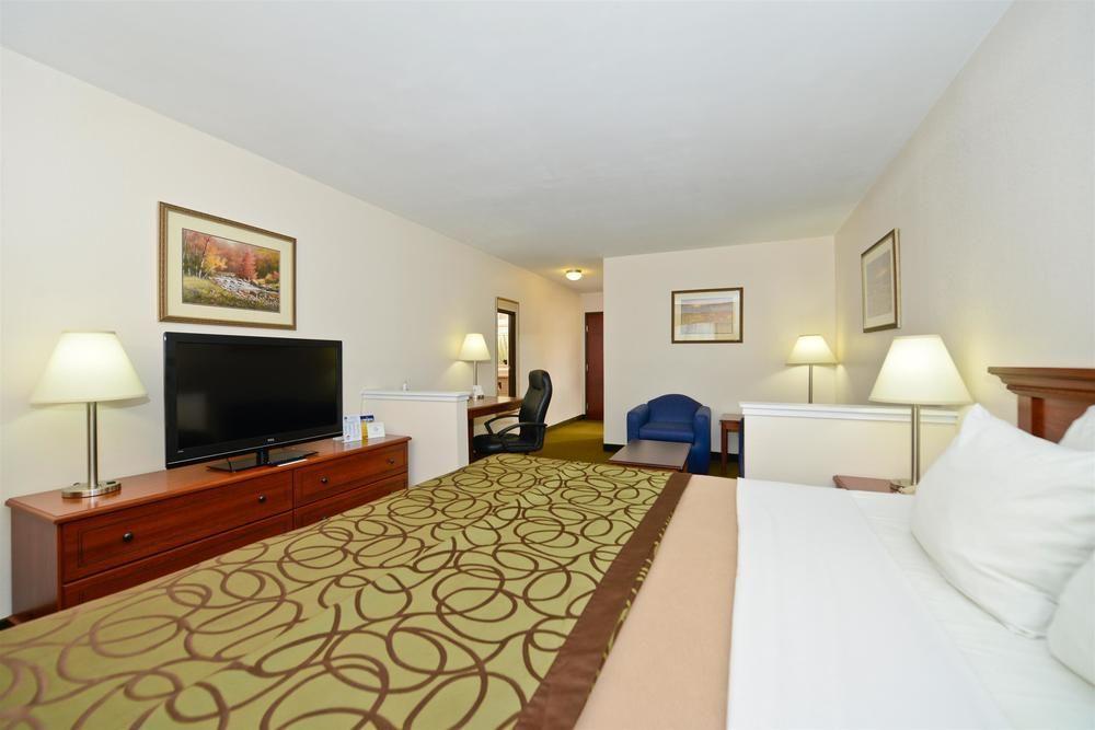 Best Western Plus Wakeeney Inn Suites Pet Policy