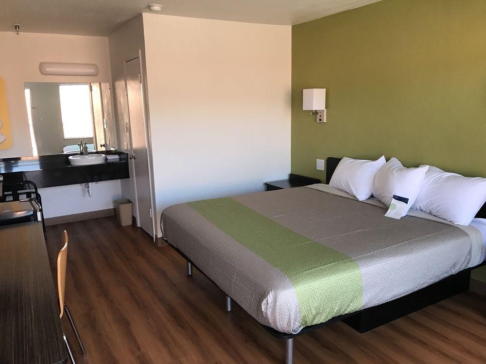 Motel 6 Abilene East Pet Policy