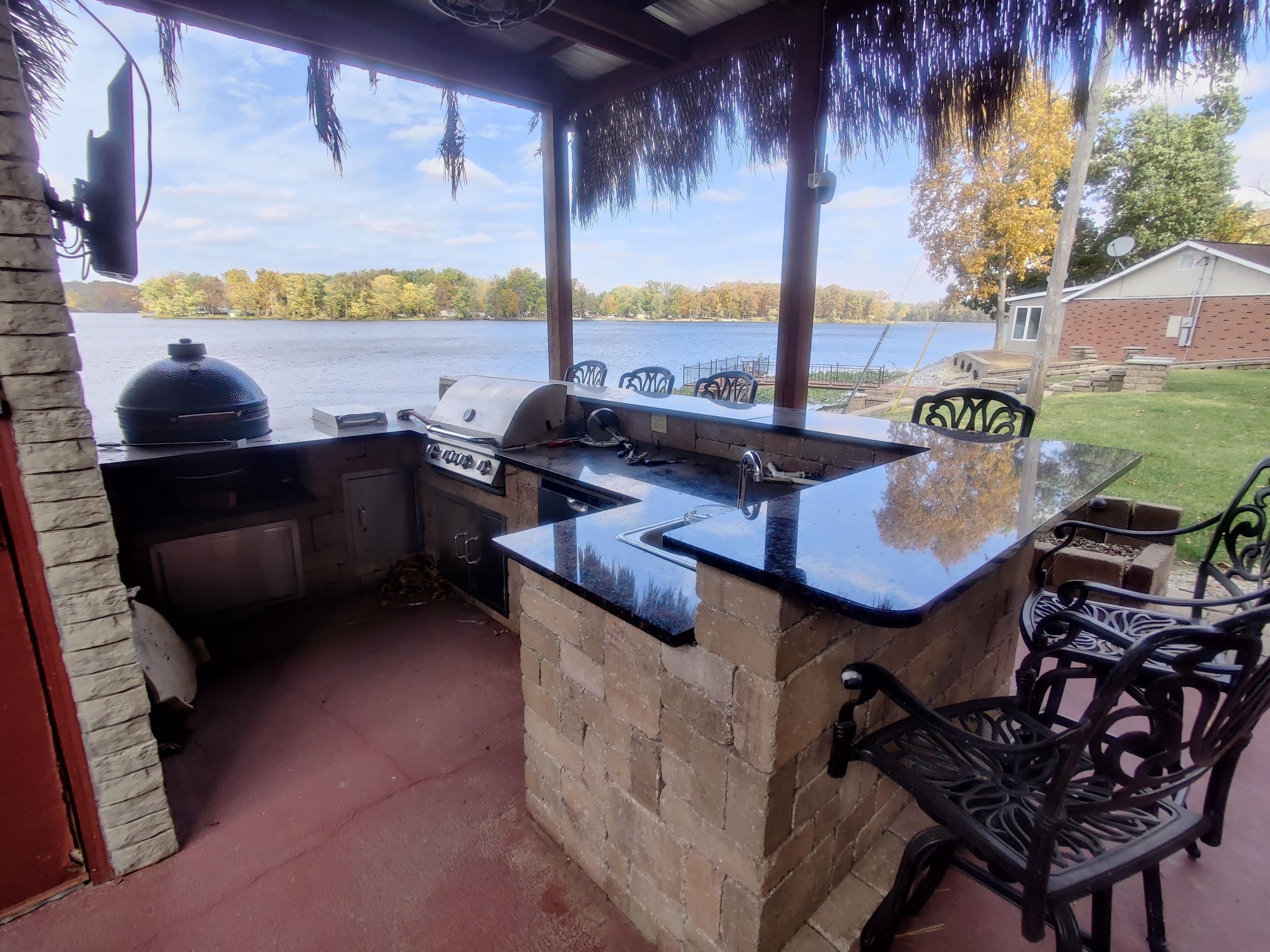 Pet Friendly Relaxing Retreat at the Lake with Unique Features
