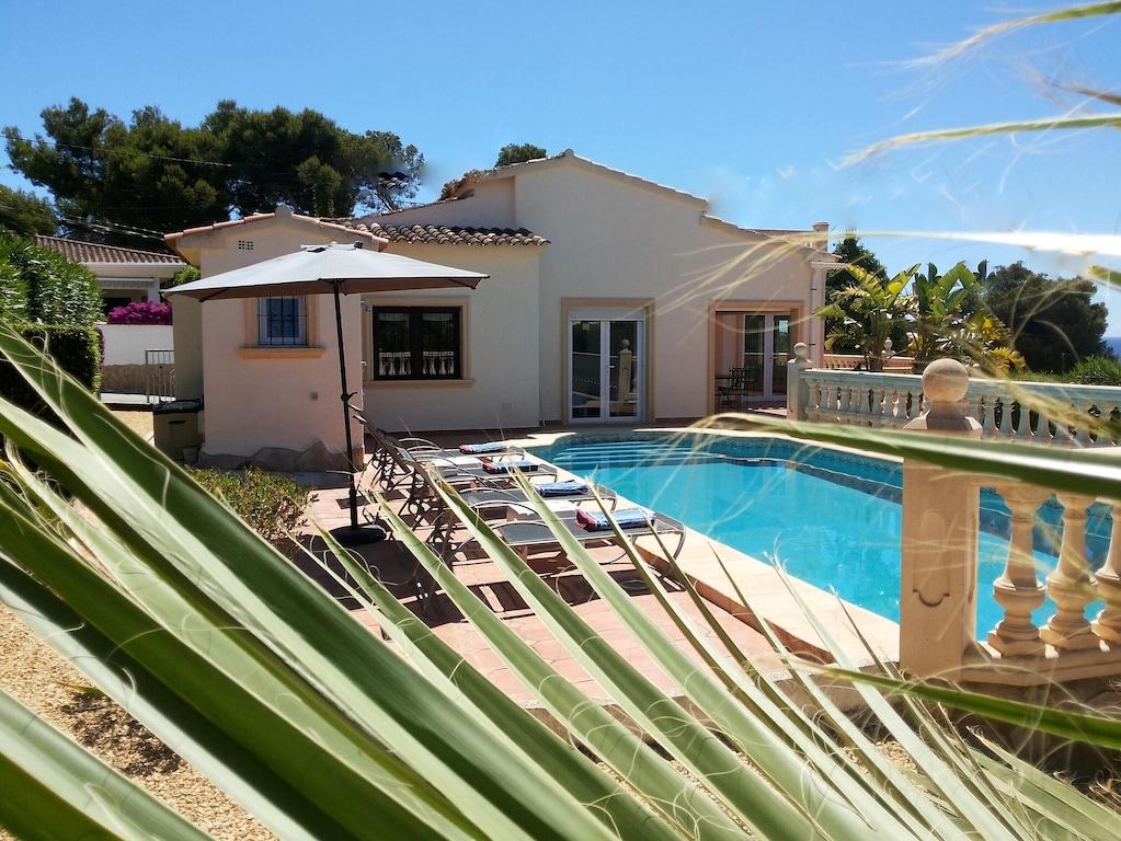 Pet Friendly 1st Class Villa with Private Pool & Sea Views