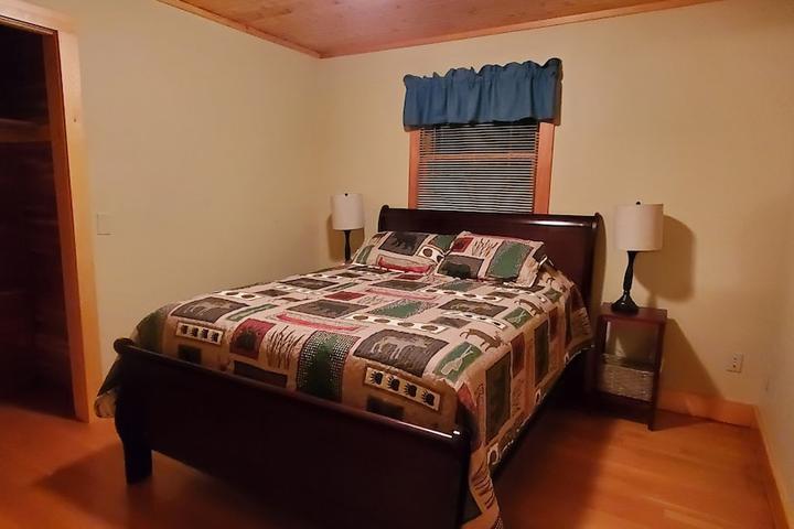 Pet Friendly Lakeview Lounge- 3BR Cabin Near National Forest
