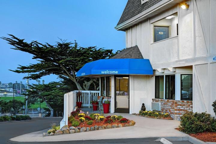 Pet Friendly Motel 6 Marina CA - Monterey
