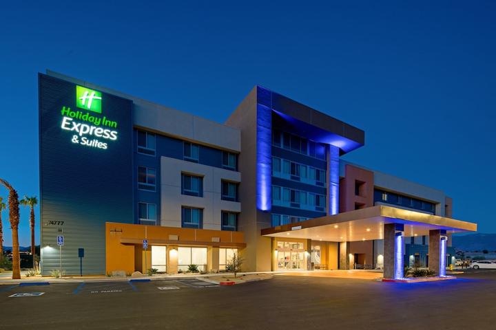 Pet Friendly Holiday Inn Express & Suites Palm Desert - Millennium