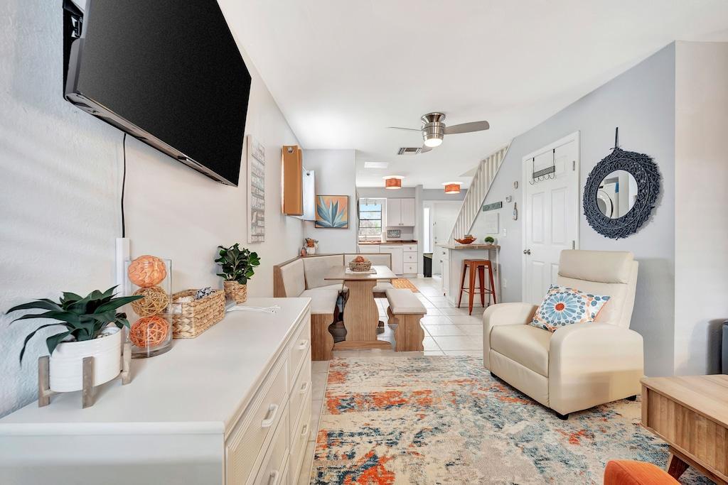 Fort Myers Tiki Bar Retreat Pet Policy