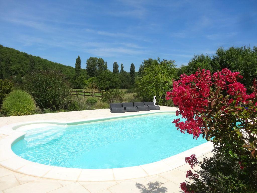 Pet Friendly 4/3 Villa with Swimming Pool