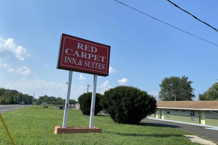 Pet Friendly Red Carpet Inn and Suites