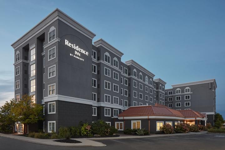 Pet Friendly Residence Inn by Marriott Mississauga - Arpt Corp CTR West