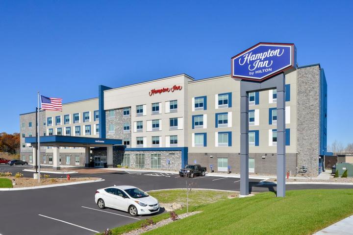Pet Friendly Hotels in Lakeville, MN - BringFido Pet Friendly Hotels in Lakeville, MN - BringFido