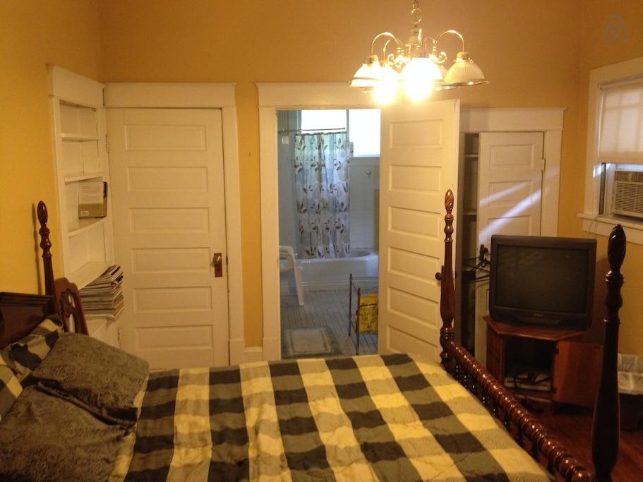 Bristol Airbnb Rentals Pet Policy