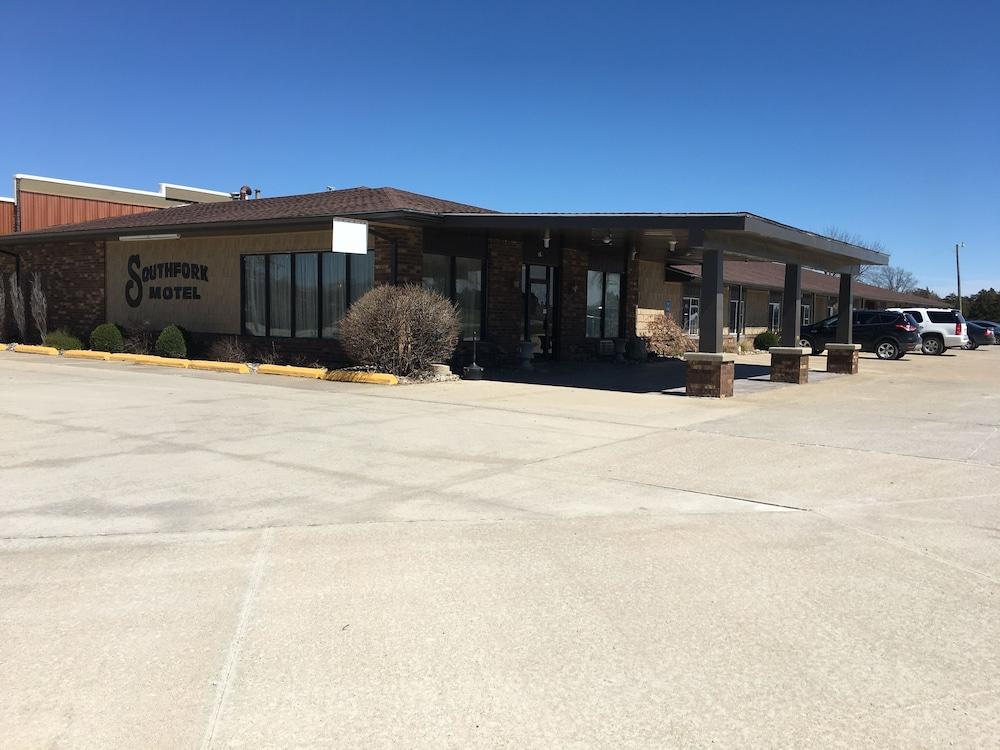 Pet Friendly Southfork Motel and Grill
