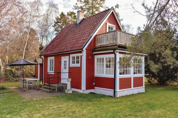 Pet Friendly Nice Home in Höllviken with 2 Bedrooms