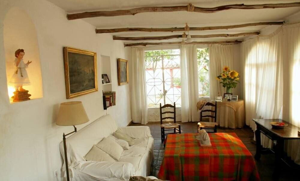 Pet Friendly Historic Patrician Country House