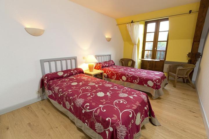 Pet Friendly Spacious Gite with Swimming Pool & Terrace