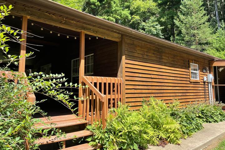 Pet Friendly Cedar Cottage - Secluded Cottage with Hot Tub