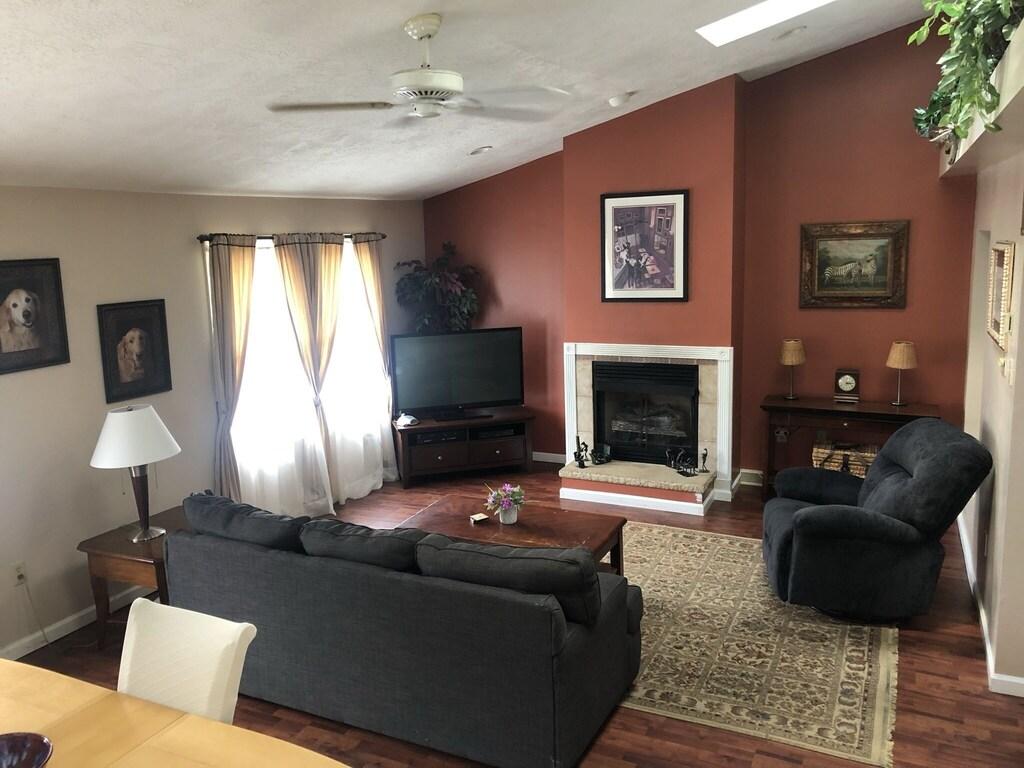 2/1 Pittsburgh Apartment Walkable to Restaurants Pet Policy