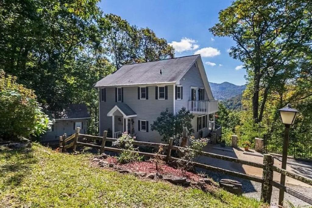 Stunning Views at Cullowhee Mountain Home Pet Policy