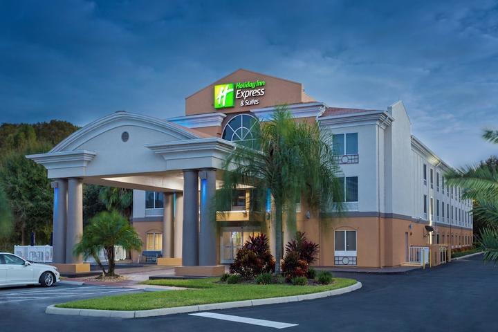 Pet Friendly Holiday Inn Express Hotel & Suites Tavares - Leesburg an IHG Hotel