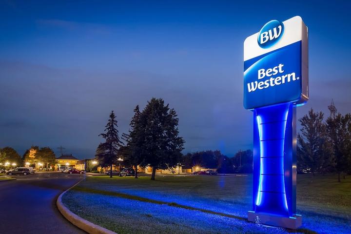 Pet Friendly Best Western Parkway Inn & Conference Centre