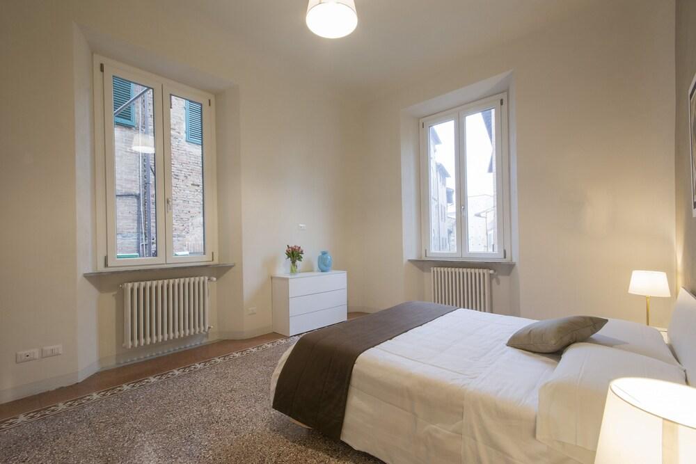 Pet Friendly Luxury Apartment 2 Steps from the Duomo