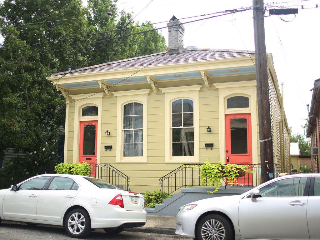 3Bedroom House with Fenced Back Yard Pet Policy