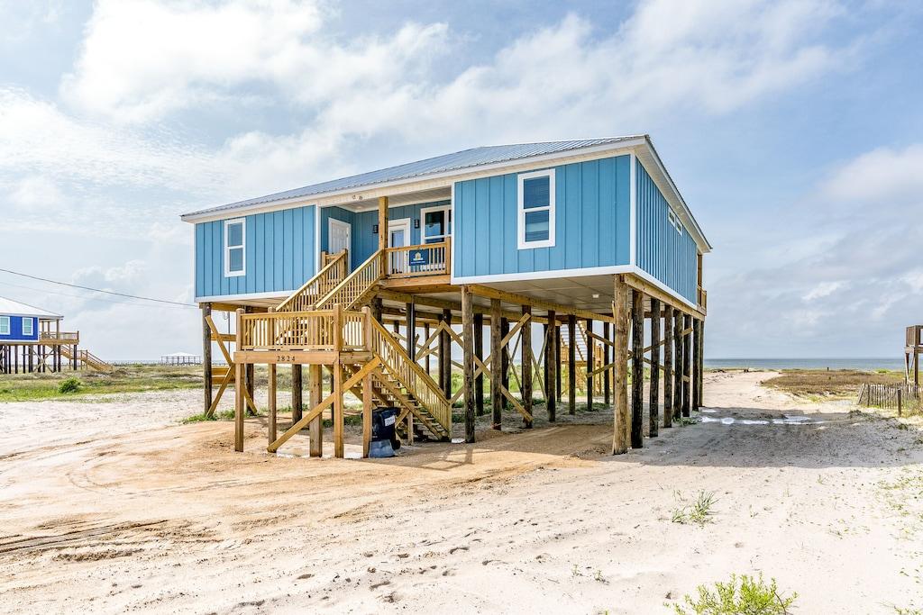 Pet Friendly Bayfront Home with Pool & Views of the Gulf