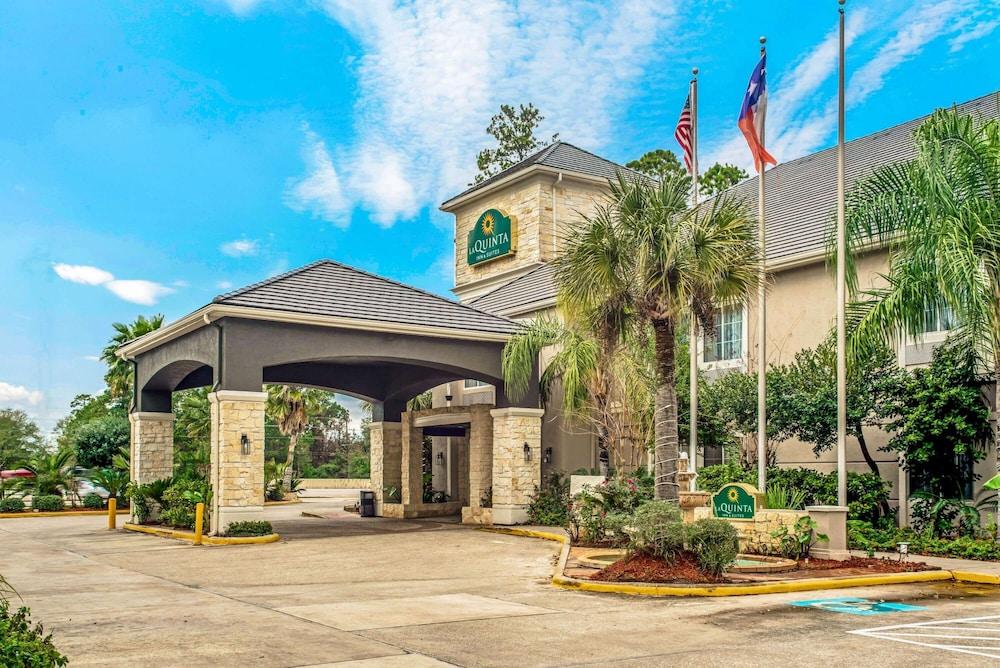 Pet Friendly La Quinta Inn & Suites by Wyndham Kingwood Houston IAH Airpt